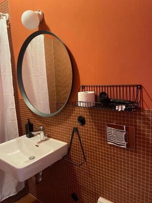 Double Room, Pets allowed, Garden View | Bathroom - An den Wiesen. Gasthaus am Finowkanal (Wandlitz)