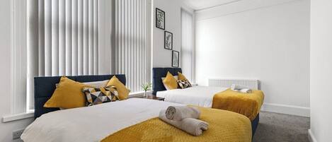 5 bedrooms, iron/ironing board, Internet, bed sheets