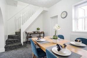 Dining - St Helens Stay | Ideal for Work & Short Stays (Warrington / St Helens)