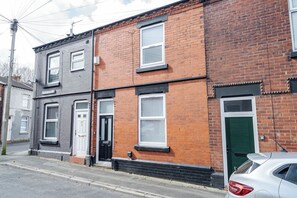 Exterior - St Helens Stay | Ideal for Work & Short Stays (Warrington / St Helens)