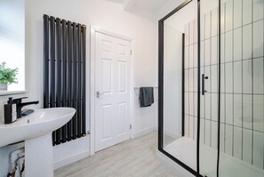 Bathroom - St Helens Stay | Ideal for Work & Short Stays (Warrington / St Helens)