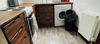 Seafront Comfort Apt | Free WiFi & Parking