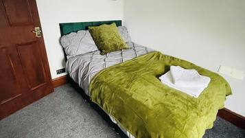 1 bedroom, iron/ironing board, Internet, bed sheets