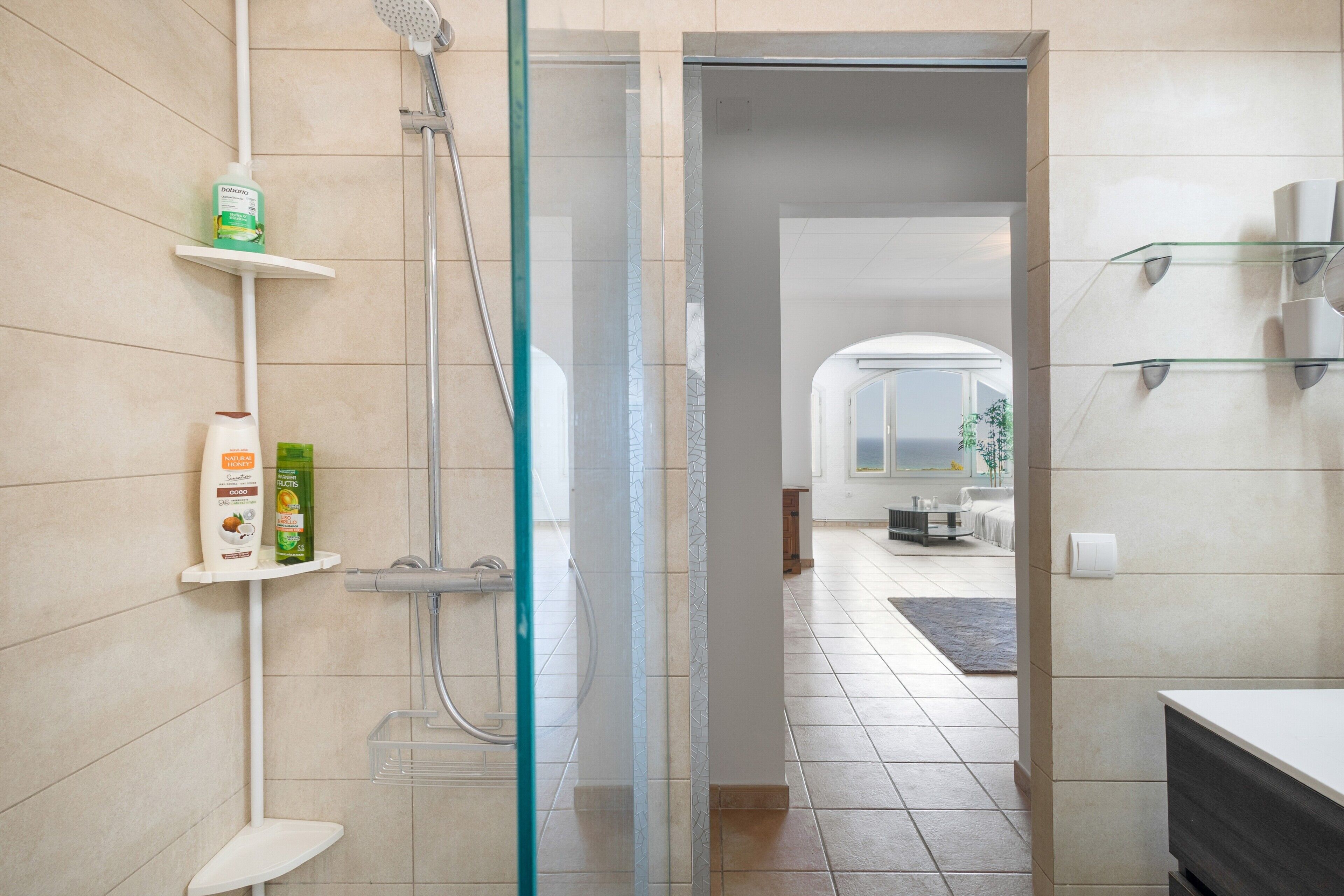 Douche, serviettes fournies