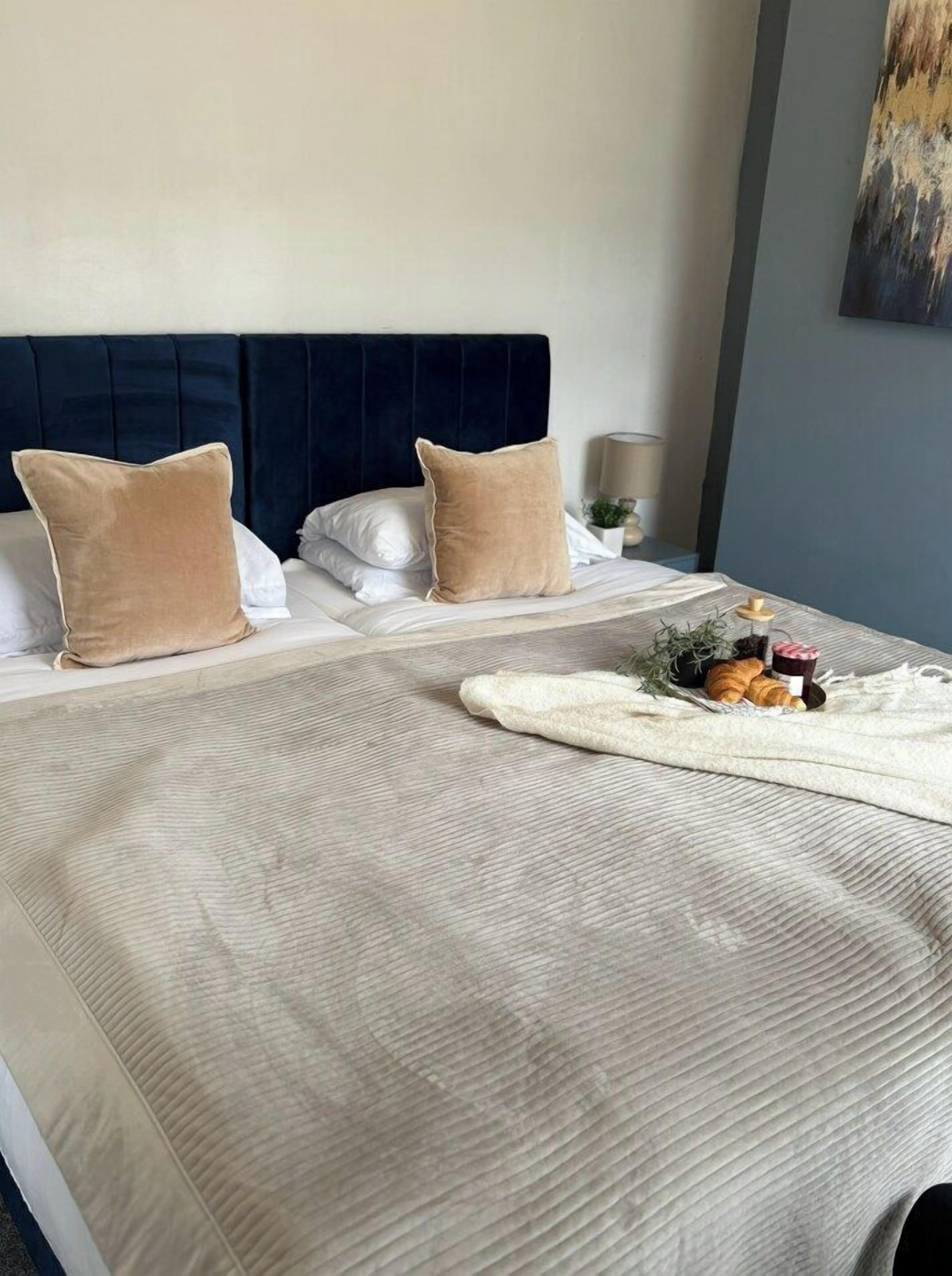 2 bedrooms, iron/ironing board, Internet, bed sheets