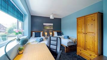 Iron/ironing board, free WiFi, bed sheets