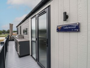Property grounds - Lakewood Plot 1 (Clacton-on-Sea)