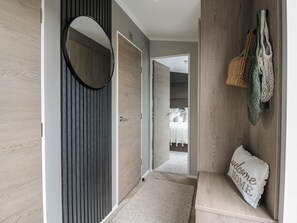 2 bedrooms, free WiFi, individually decorated, individually furnished - Lakewood Plot 1 (Clacton-on-Sea)