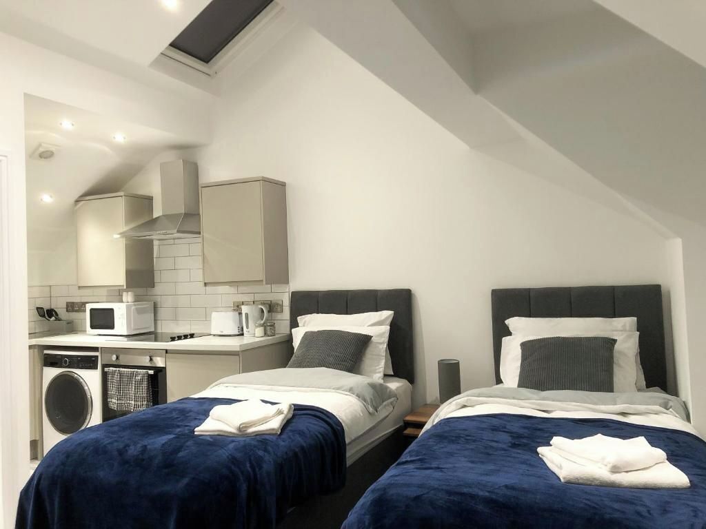 Harpurhey Stay | Park & City Access | Heaton Park - Manchester