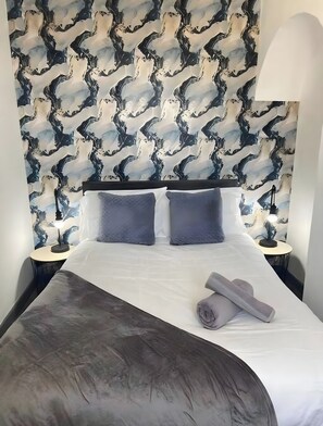 Room - Golborne Base | Work & Leisure Stay | Parking (Warrington / St Helens)