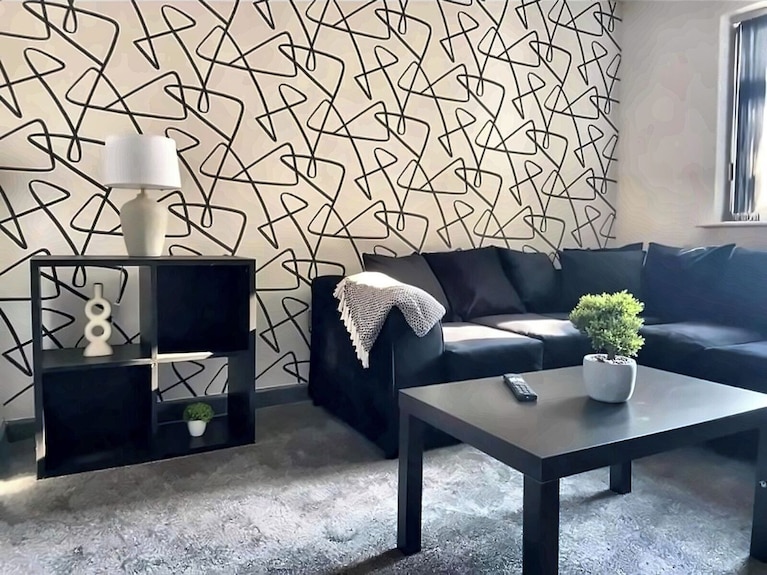 Golborne Base | Work & Leisure Stay | Parking - Warrington