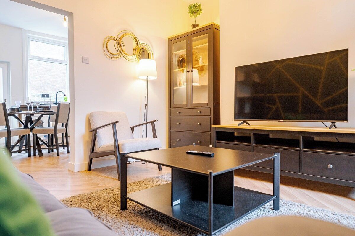 Hyde Home | Stockport & Manchester Links | Parking - Cheshire
