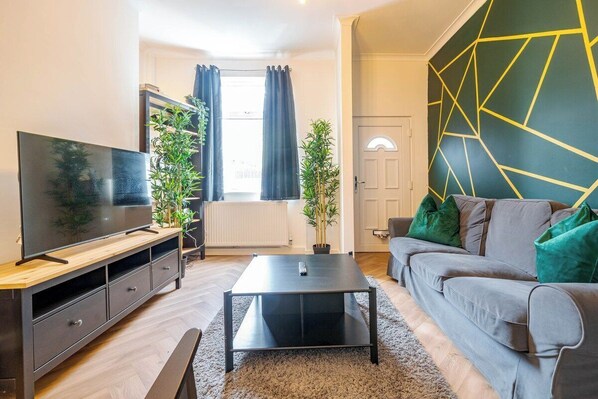 Living area - Hyde Home | Stockport & Manchester Links | Parking (Greater Manchester)