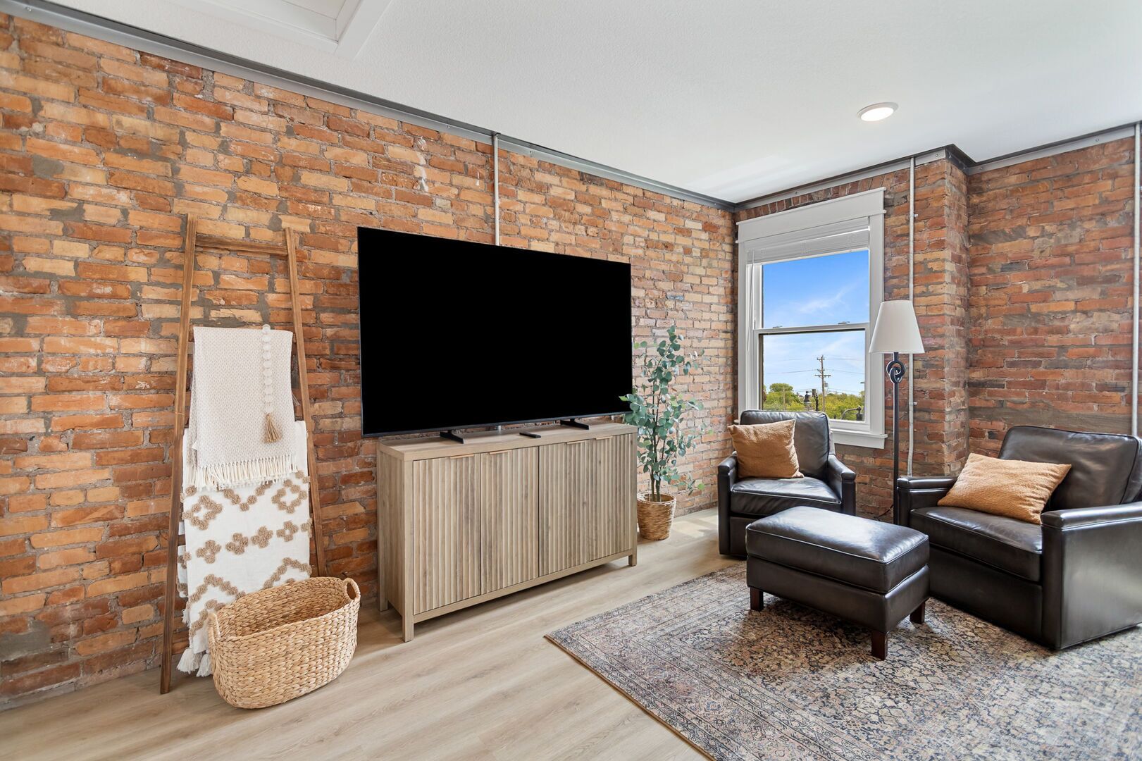 Historic Brownstone Apartment, Heirloom Vacations - Minnesota