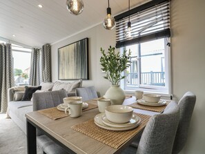 Dining - Lakewood Plot 2 (Clacton-on-Sea)