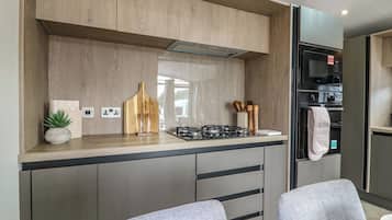 Dishwasher, cookware/dishes/utensils
