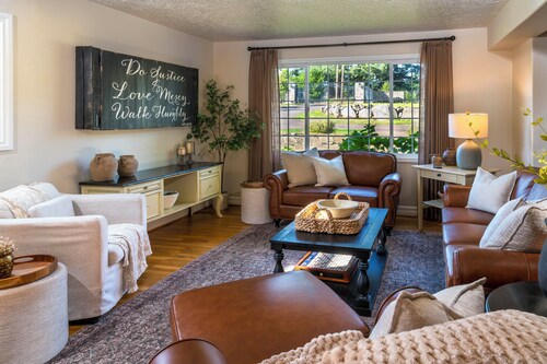 Three Springs Estate 7BR Retreat With Pond