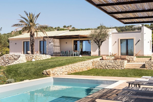 Pool - Beautiful private villa for 6 guests with A/C, WIFI, private pool, TV and panoramic view (Noto)