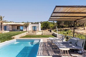 Pool - Beautiful private villa for 6 guests with A/C, WIFI, private pool, TV and panoramic view (Noto)