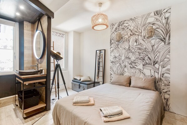 2 chambres, fer et planche à repasser, draps fournis
