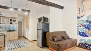 TV - La Vague – Comfortable Apartment in the Heart of Montauroux Village (Montauroux)