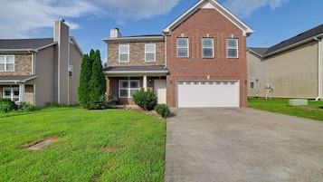 House (4 Bedrooms) | Front of property