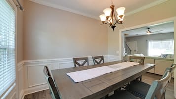 House (4 Bedrooms) | Interior