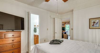 9 Mi to Lake Keowee! Secluded Creekfront Getaway