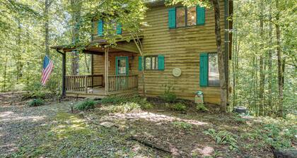 9 Mi to Lake Keowee! Secluded Creekfront Getaway