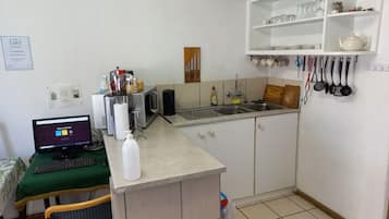 Departamento estándar, patio, vista al canal | Cocina privada