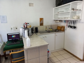 Departamento estándar, patio, vista al canal | Cocina privada