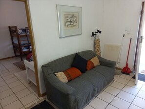 Departamento estándar, patio, vista al canal | Interior