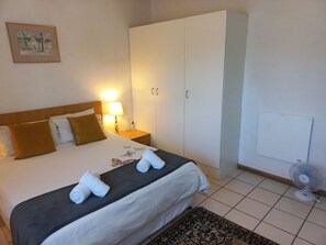 Departamento estándar, patio, vista al canal | Wifi gratis 