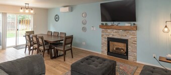 9 Mi to Smith Rock SP! Family Home w/ Fenced Yard
