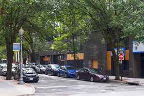 A street lined with parked cars and trees, a pedestrian bridge, and a building with a 'DO NOT ENTER' sign. - Walk to Luxury Shopping! Dtwn Roanoke Studio (Roanoke)
