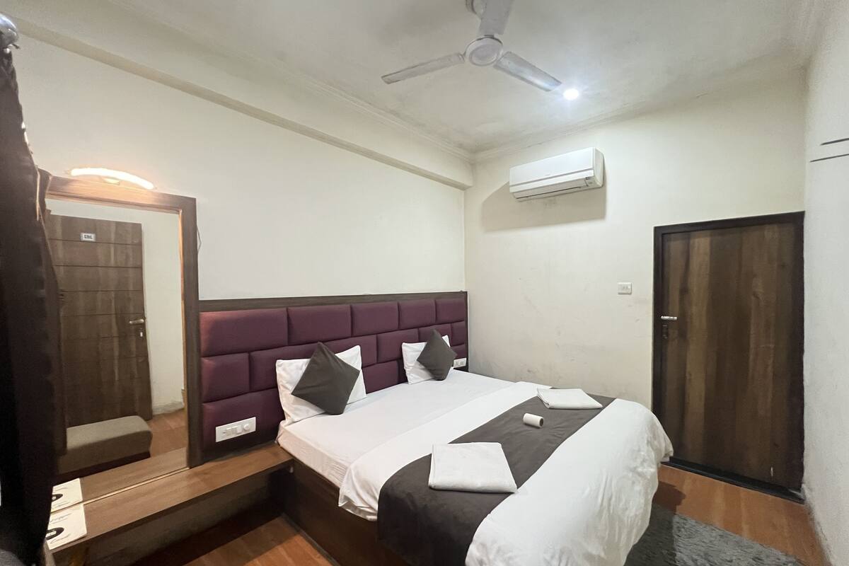 Deluxe Room | Desk, laptop workspace, WiFi (free)