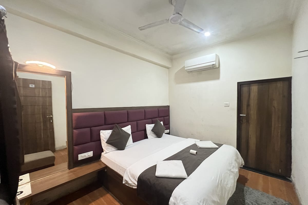 Deluxe Room | Desk, laptop workspace, WiFi (free)