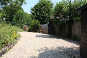 Unclassified image, 2 of 34, button - Railway Junction Cottage (Brockenhurst)