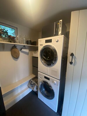 Unclassified image, 3 of 34, button - Railway Junction Cottage (Brockenhurst)