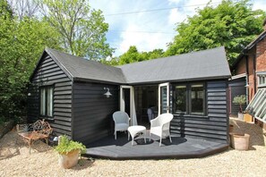 Terrace/patio - The Cabin – A Boutique Retreat in the New Forest (Brockenhurst)