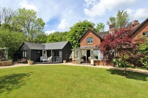 Exterior - Railway Junction Cottage AND The Cabin (Brockenhurst)