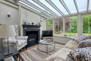 Living area - Railway Junction Cottage AND The Cabin (Brockenhurst)