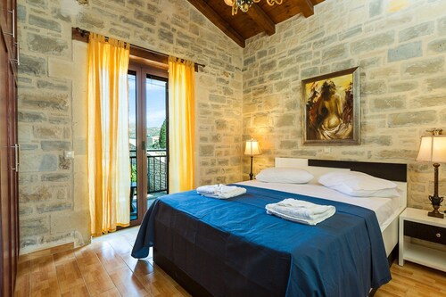 Thalia, Traditional Stone Villa, Intimate Spaces & Private Pool, Family Friendly