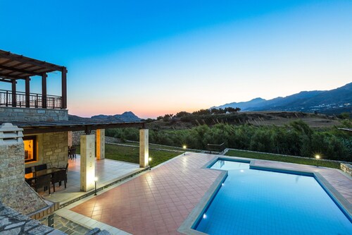 Thalia, Traditional Stone Villa, Intimate Spaces & Private Pool, Family Friendly