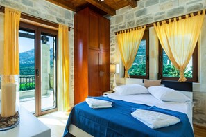 Room - Traditional Cretan Stone Villa, Intimate Spaces & Private Pool, Family Friendly (Lefkogeia)