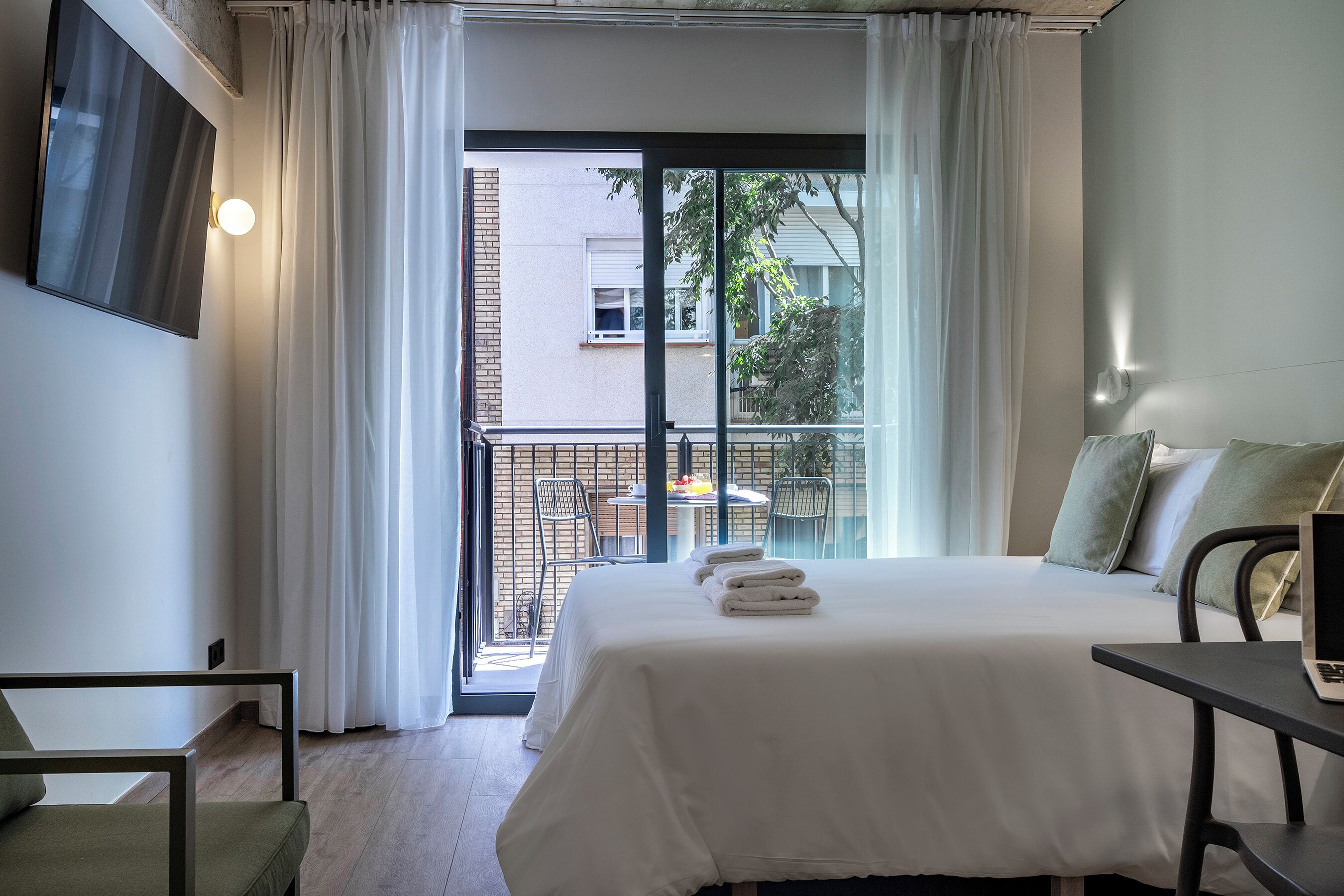 Estúdio, vista para a cidade | Roupas de cama antialérgicas, cofres nos quartos, berços grátis