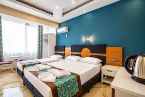 Superior Triple Room | Desk, laptop workspace, free WiFi, bed sheets