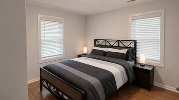 3 bedrooms, iron/ironing board, WiFi (free), bed sheets