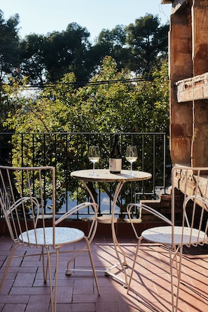 Apartamento superior, vistas al viñedo | Restaurante al aire libre
