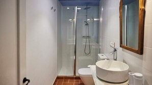 Căn hộ Superior, quang cảnh vườn nho | Phòng tắm